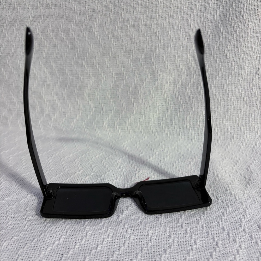 Stylish Black Rectangular Sunglasses - image 5